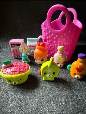 Shopkins Petkins Season 3 & 4 Special Edition  Collection with Large Pink Basket